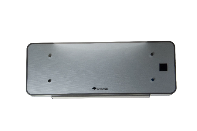 Elegante ventiloconvector de la serie MyCond Silver Glass Wall de diseño moderno.