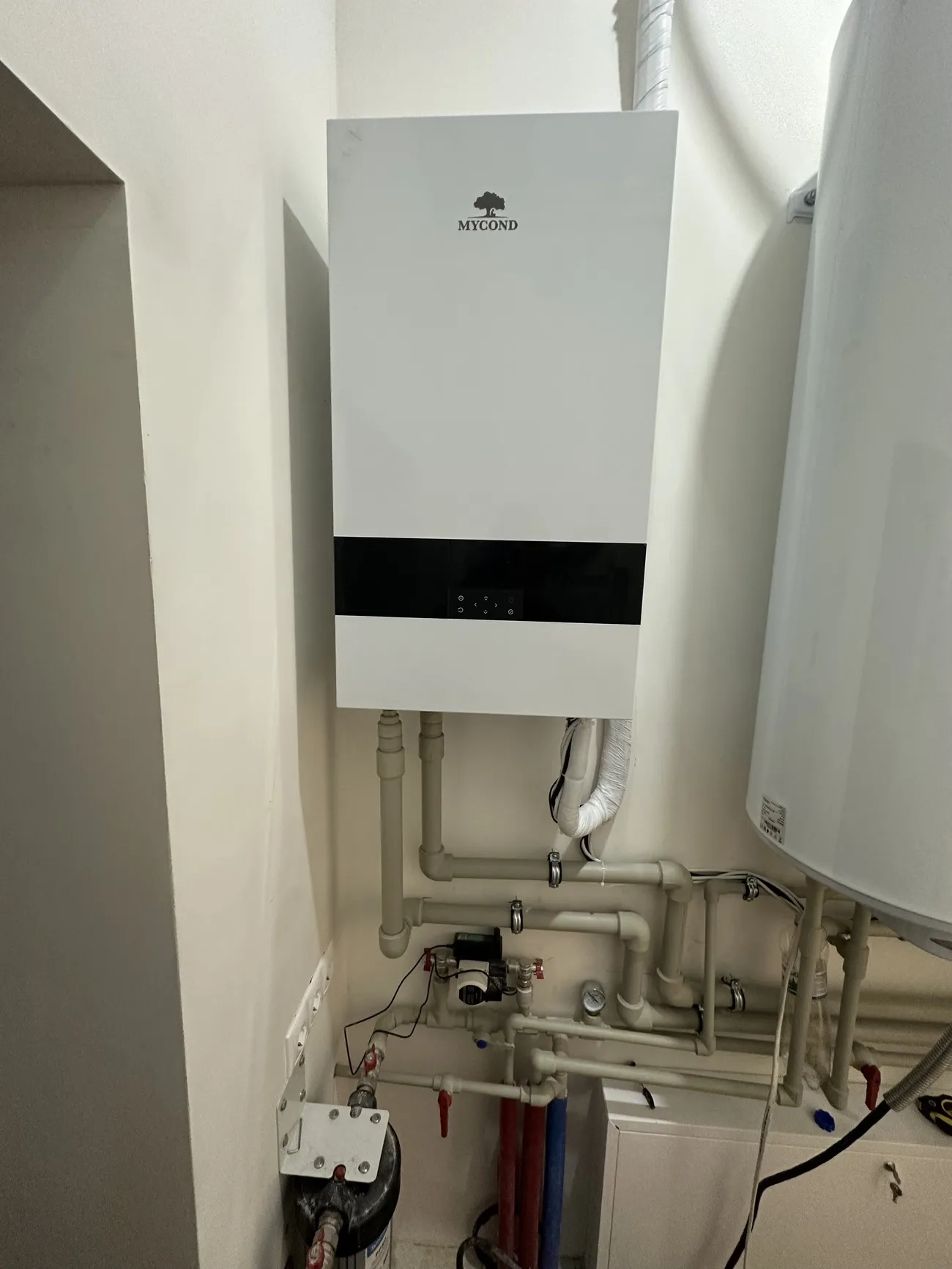 Chalet independiente con bombas de calor Mycond Split BeeHeat MHS-U14BH