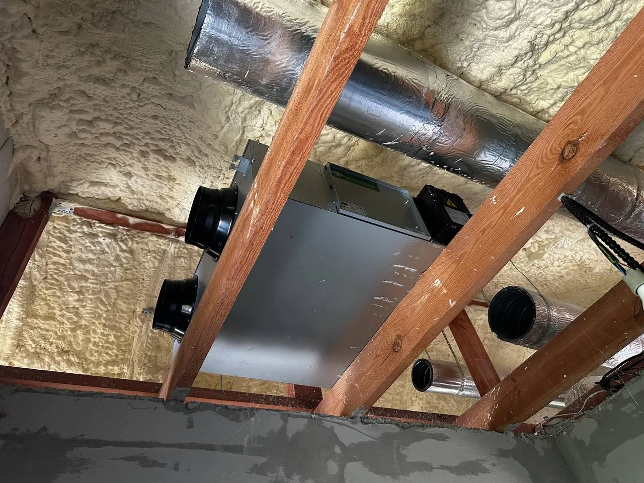 Nave de fabricación con unidades de ventilación de recuperación de energía Mycond MVS DW