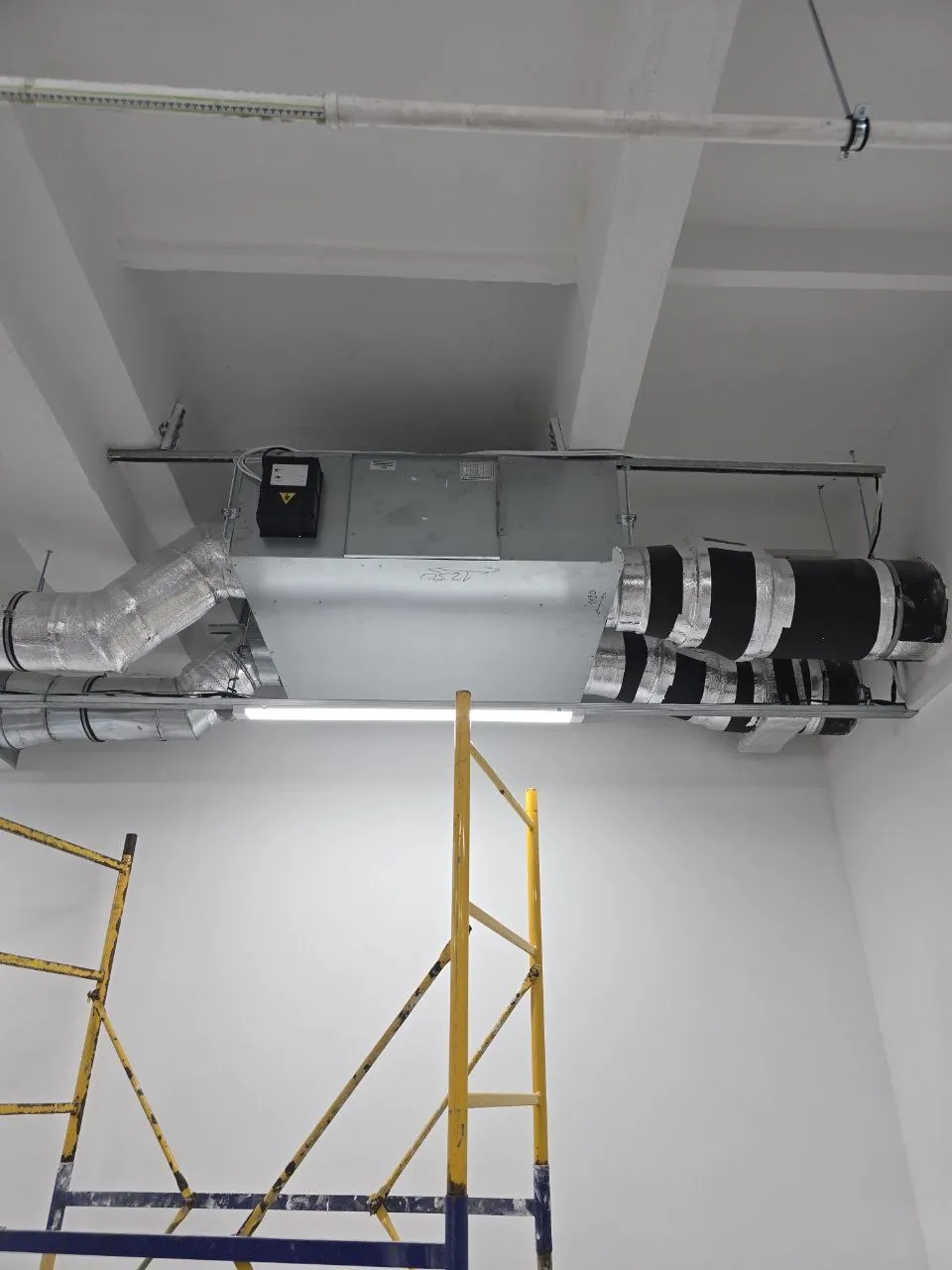 Centro comercial con unidades de ventilación de recuperación de energía Mycond MVS