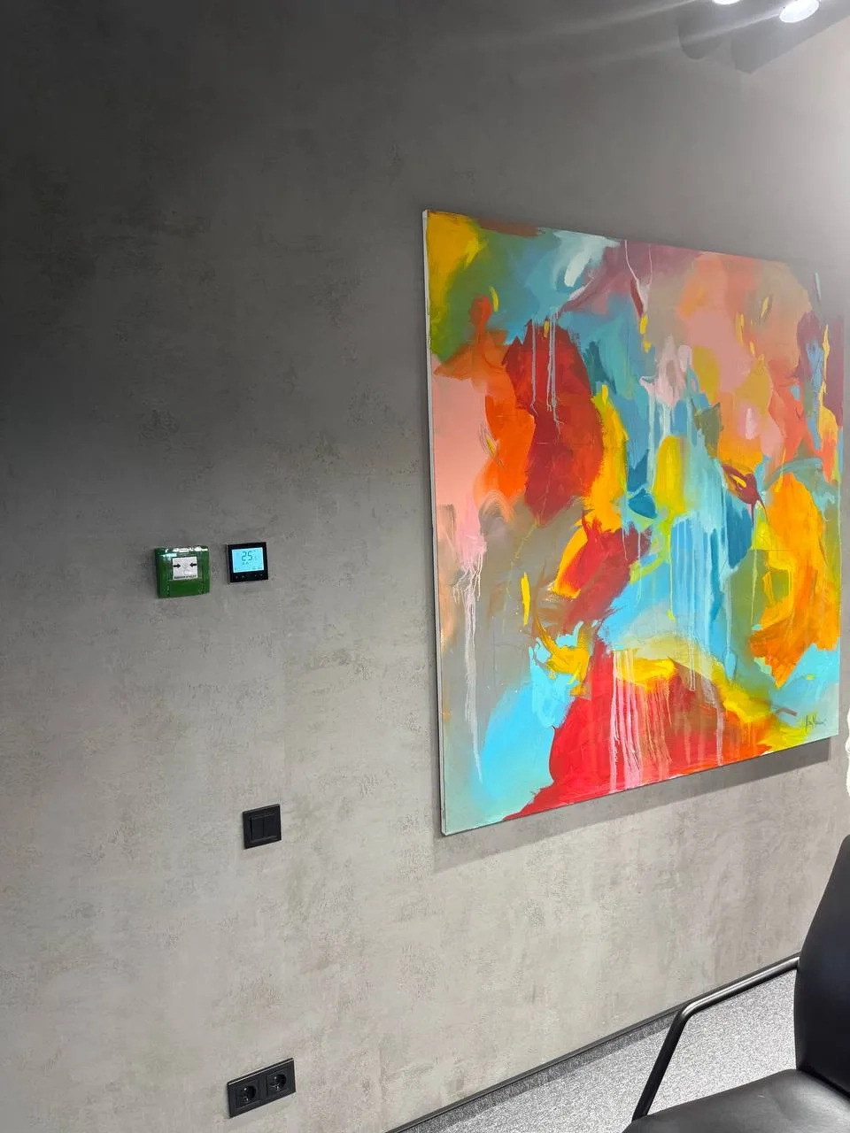 Sala de exposiciones con termostato Mycond