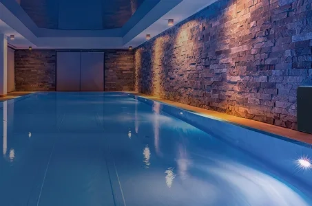 5 formas probadas de resolver rápidamente los problemas de humedad de la piscina