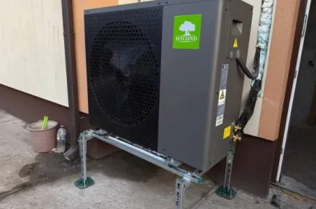 Casa adosada con bombas de calor Mycond Split serie BeeHeat