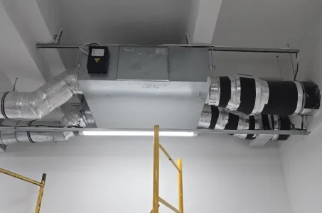 Centro comercial con unidades de ventilación de recuperación de energía Mycond MVS